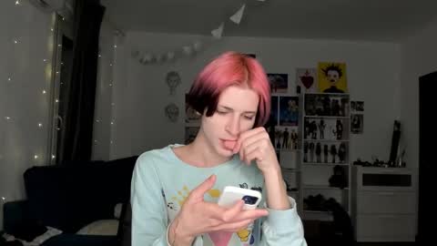 kira online show from December 17, 4:36 pm