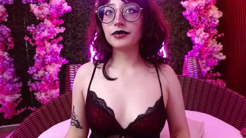 Roxanee online show from December 19, 1:28 pm