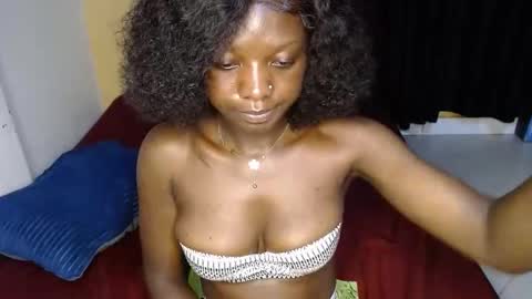 ellanah Tracie online show from October 19, 12:48 am