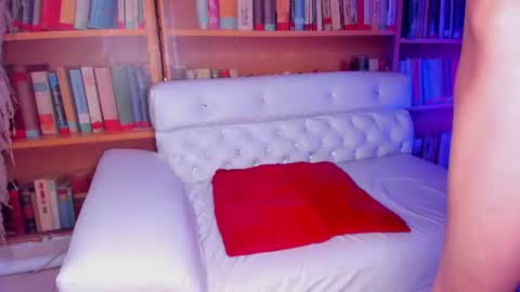 Start 18 year  Noa 19 year online show from June 23, 11:00 pm
