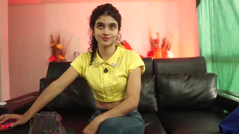Snapshot of sweetbonii chatting on September 16, 8:23 pm Salom independent model online show from September 16, 8:23 pm
