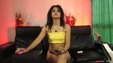 Snapshot of sweetbonii chatting on October 4, 7:55 pm Salom independent model online show from October 4, 7:55 pm