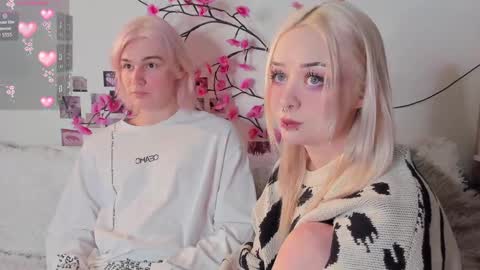 sweethearts_friends online show from April 1, 9:23 pm