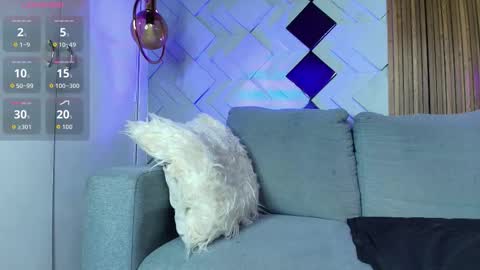 Snapshot of sweetie_foxxxx chatting on October 22, 11:01 am violeta online show from October 22, 11:01 am