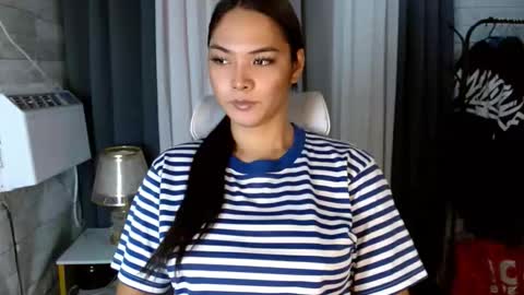 Snapshot of sweetiefox1 chatting on October 10, 1:22 am sweetiefox1 online show from October 10, 1:22 am
