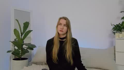 SweetKira1 online show from October 11, 2:22 pm