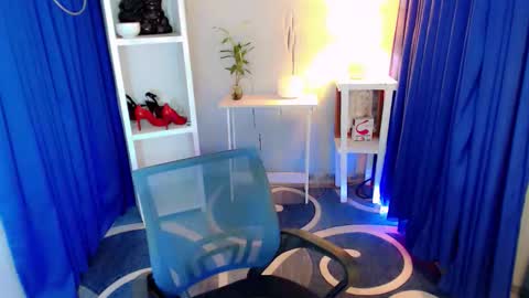 dessiree online show from November 25, 10:47 am