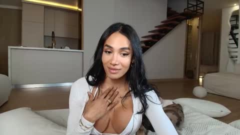 Laura Saenz  Geminis online show from May 9, 4:07 am