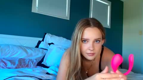 Dolly online show from September 24, 11:33 pm