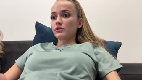 sweetsatalana online show from April 4, 3:19 pm