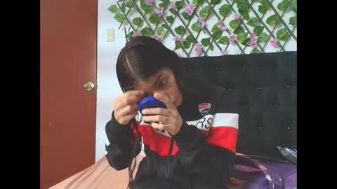 sweetscaarlett online show from April 21, 2:13 pm