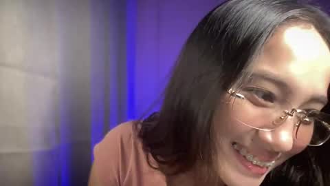 Mia online show from November 27, 4:03 pm