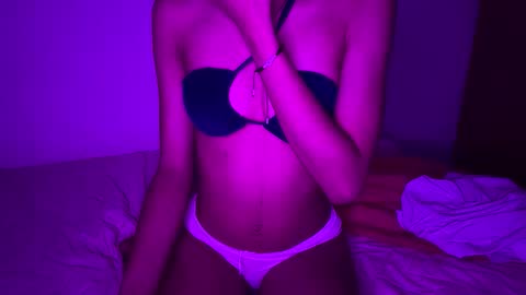 SweetSinnyX online show from April 28, 7:01 am