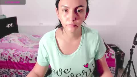 Snapshot of sweetsquirtx23 chatting on February 20, 7:12 am lili online show from February 20, 7:12 am