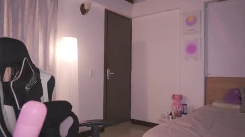 Snapshot of sweett_catt1 chatting on September 18, 2:15 am Cat independent model online show from September 18, 2:15 am