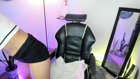  shamanta Independent modelHelp me reach 100 thumbs up  online show from September 30, 2:38 pm