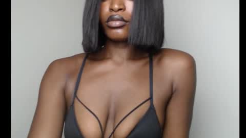 Snapshot of sweetxxboobsx chatting on October 21, 9:36 am sweetxxboobsx online show from October 21, 9:36 am