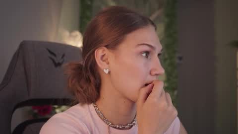 Emily online show from June 3, 2:33 pm