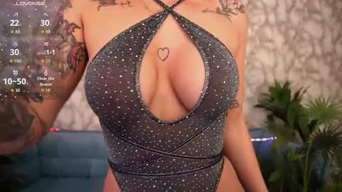 Snapshot of sweety_one_ chatting on October 21, 1:16 pm Sweety one online show from October 21, 1:16 pm