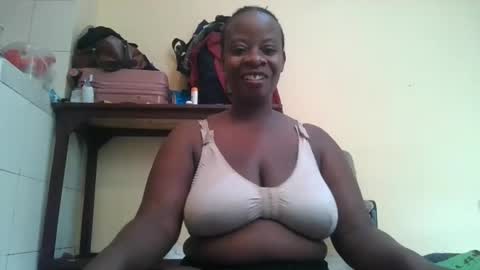 sweetyass25 online show from June 11, 5:38 am