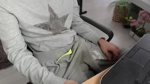 SwetLittleBoy4u online show from September 27, 10:24 am