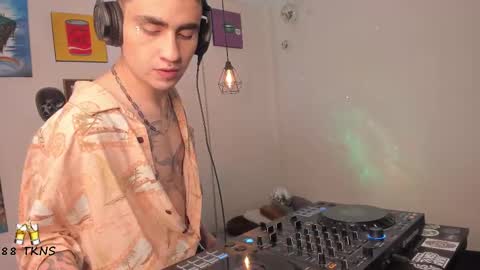 Syd online show from February 10, 7:07 pm