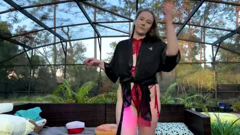 Jennah online show from December 19, 9:54 pm