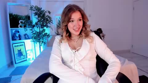 Ellie online show from November 11, 7:43 am