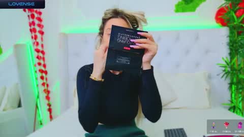 Snapshot of taahiraarabian chatting on February 19, 1:50 pm Arianna online show from February 19, 1:50 pm