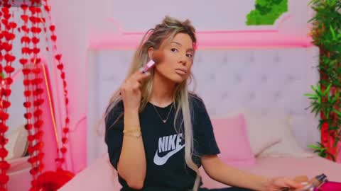 Snapshot of taahiraarabian chatting on February 6, 1:54 pm Arianna online show from February 6, 1:54 pm