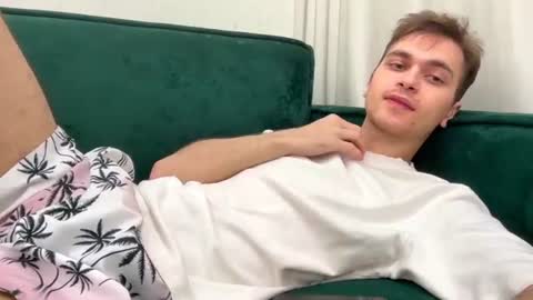 tai_fun online show from June 21, 8:04 pm