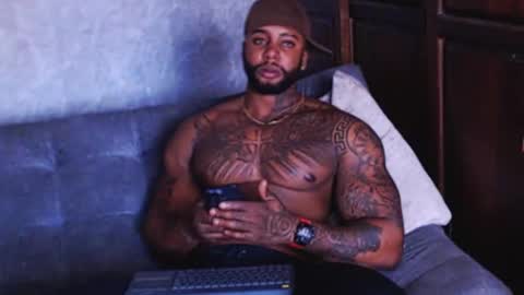 Tairon Tucke online show from January 31, 9:59 pm