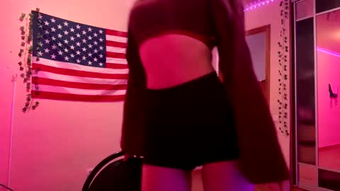 Mia online show from March 7, 5:24 pm