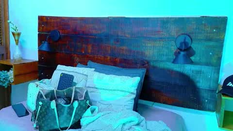    online show from January 6, 10:30 am