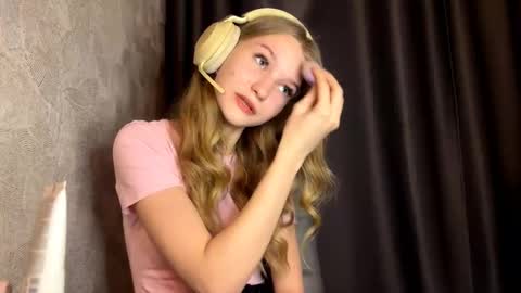 Melissa online show from March 14, 1:48 pm