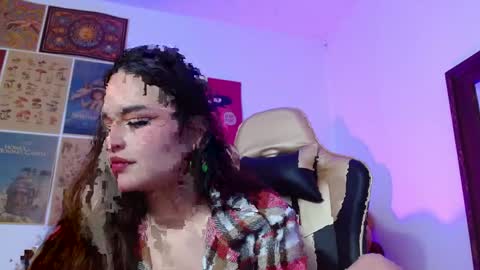    online show from December 6, 3:39 pm