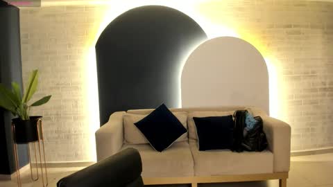 Tara Lawrence online show from November 25, 3:49 am