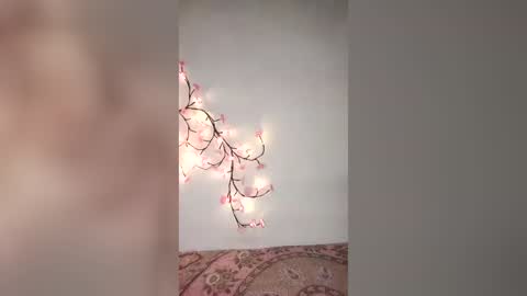 tasty_lunaa online show from July 5, 7:15 am