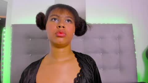 tatianasquirthot online show from June 13, 7:35 pm