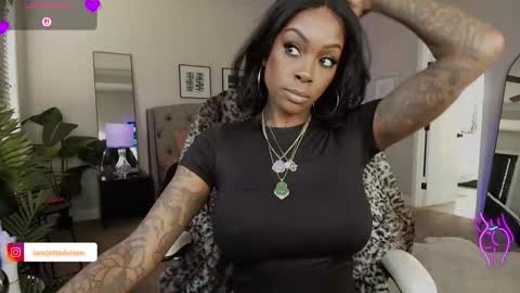 Tatted Queen online show from December 14, 8:15 pm