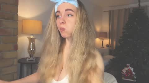 Snapshot of tatti_1 chatting on December 13, 4:11 am Tata online show from December 13, 4:11 am