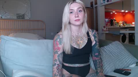 tattoobbgirl online show from March 7, 10:21 pm