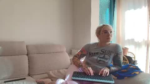 tattoobbgirl online show from June 12, 3:55 pm