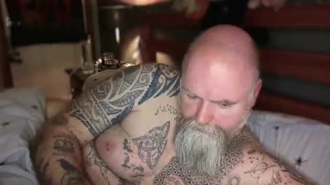 Tattooeddilf 01 online show from December 4, 8:03 am
