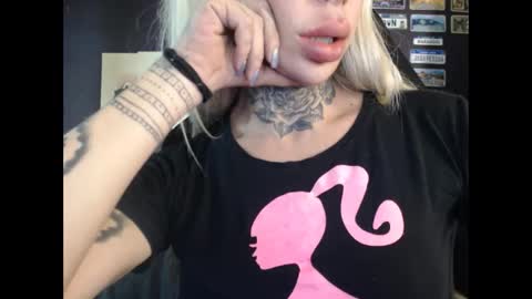 tatuada_safada online show from September 11, 2:57 am