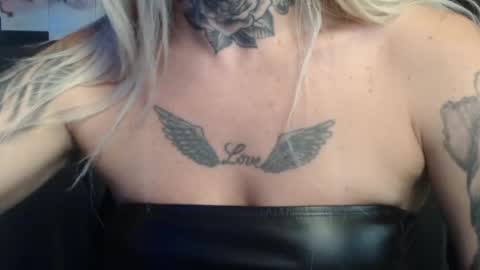 tatuada_safada online show from June 12, 7:18 am