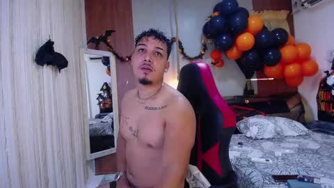 Snapshot of taylor_collins_2 chatting on October 25, 12:49 pm taylor_collins_2 online show from October 25, 12:49 pm