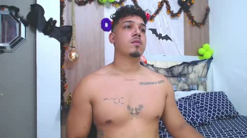 Snapshot of taylor_collins_2 chatting on October 27, 5:46 pm taylor_collins_2 online show from October 27, 5:46 pm