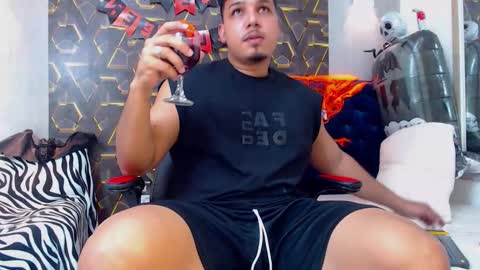 Snapshot of taylor_collins_2 chatting on October 31, 11:16 pm taylor_collins_2 online show from October 31, 11:16 pm