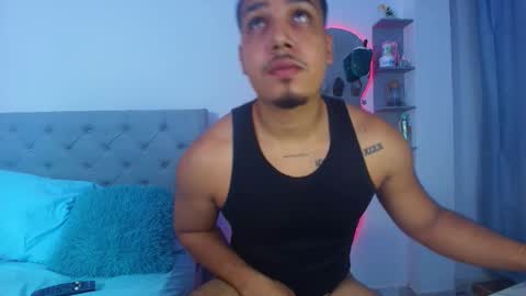 Snapshot of taylor_collins_2 chatting on October 2, 5:17 am taylor_collins_2 online show from October 2, 5:17 am